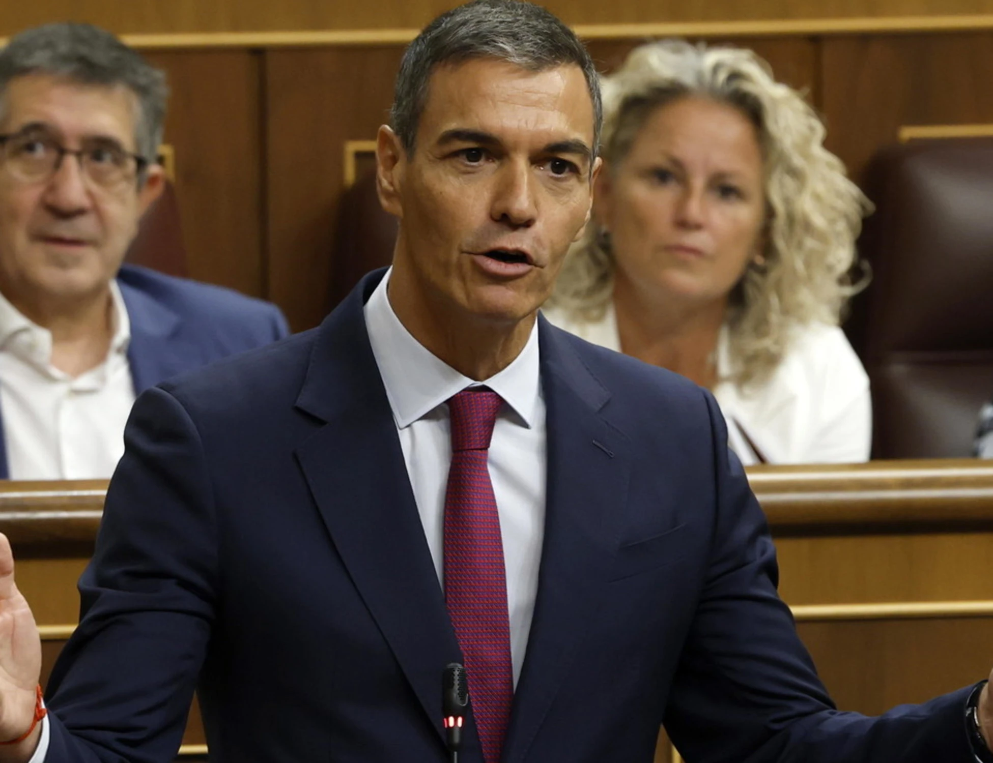 Pedro Sanchez condannato dal Parlamento Ue: frontiere, vince l'Italia