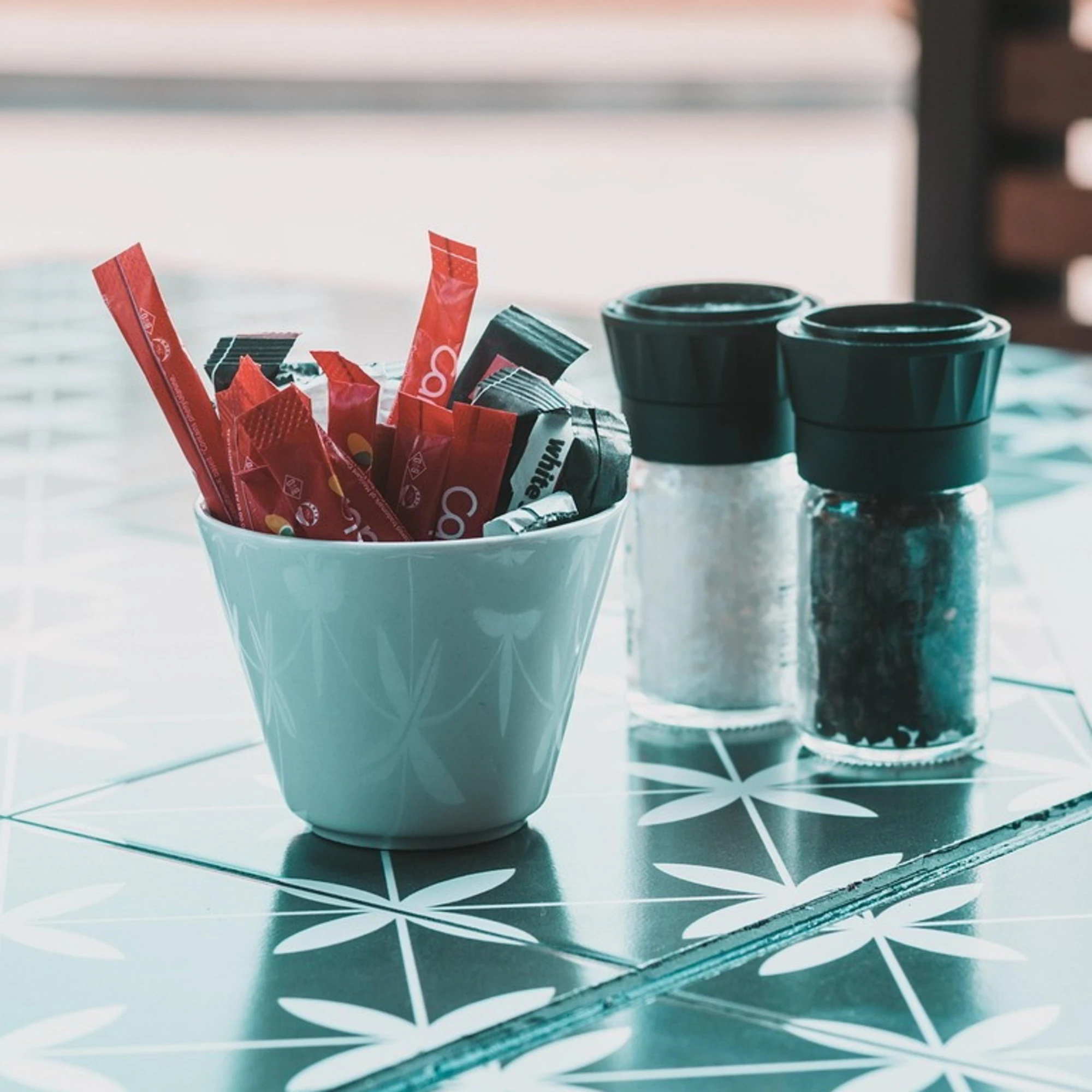 Ue, la farsa delle ecobustine di zucchero: prima imposte, poi vietate