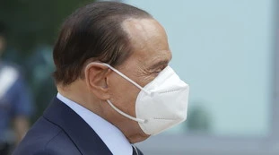 Silvio Berlusconi ricoverato, Alberto Zangrillo e il sospetto dietro gli "accertamenti": i postumi del Covid