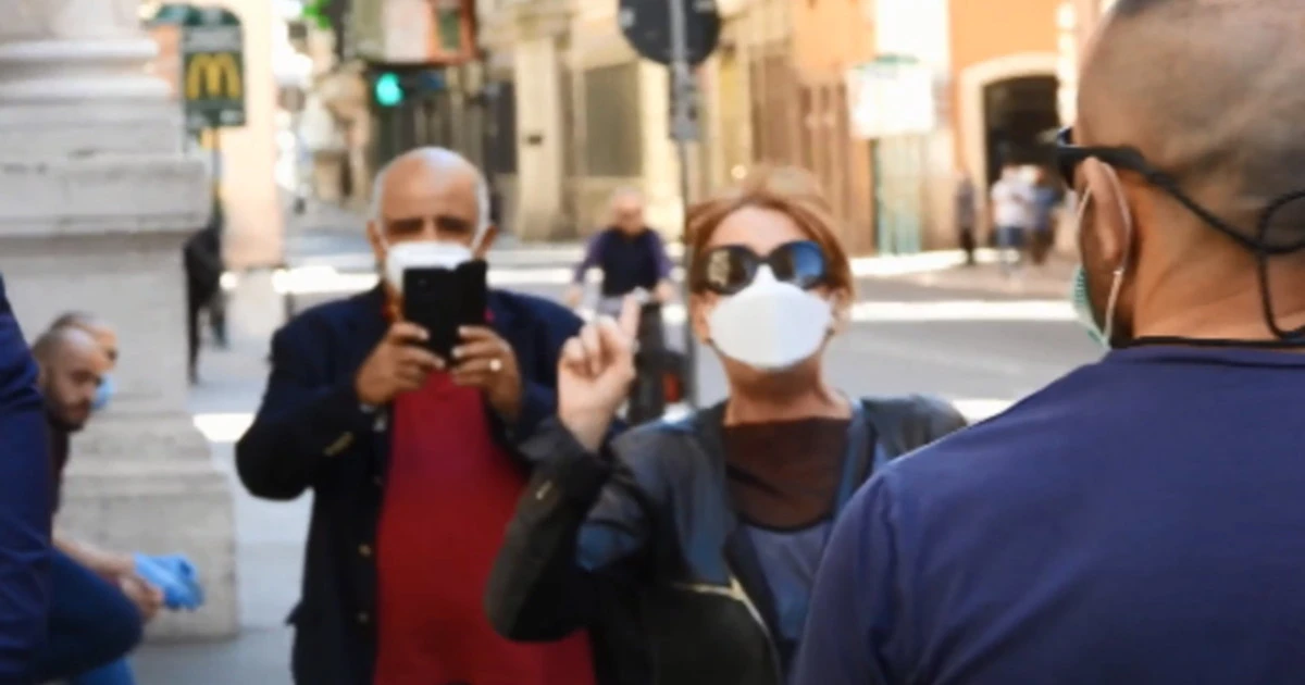 Fase 2, commercianti in piazza contro il governo? Multati per assembramento: video-denuncia di Franco Bechis