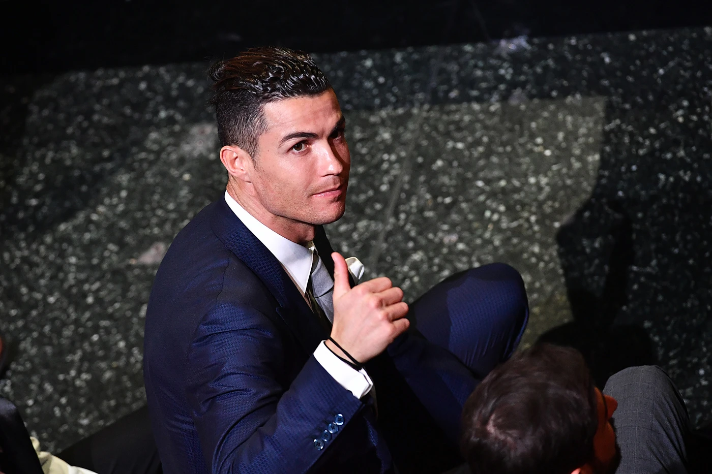 Sanremo 2020, Cristiano Ronaldo e la fuga dall'Ariston: ha pagato un intero ristorante come depistaggio