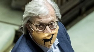 Pasquale Tridico si aumenta lo stipendio, Vittorio Sgarbi: "Messo lì proprio dal M5s, poi non pagano le pensioni"