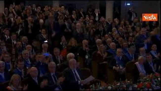 Standing ovation per Mattarella all'Assemblea Nazionale delle Province d’Italia a Lecce
