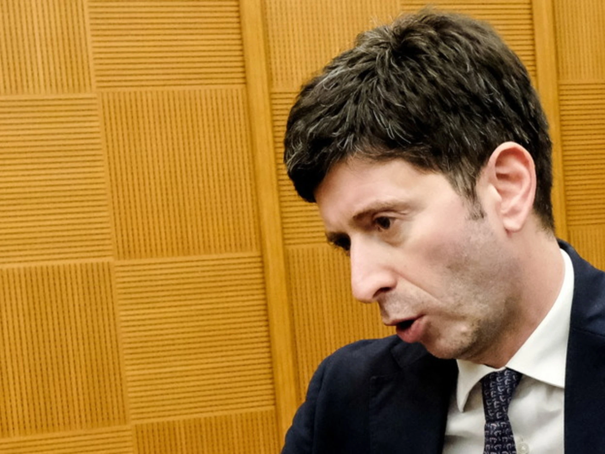 Covid, Roberto Speranza inchiodato dal suo ex consigliere: "Decideva tutto lui"