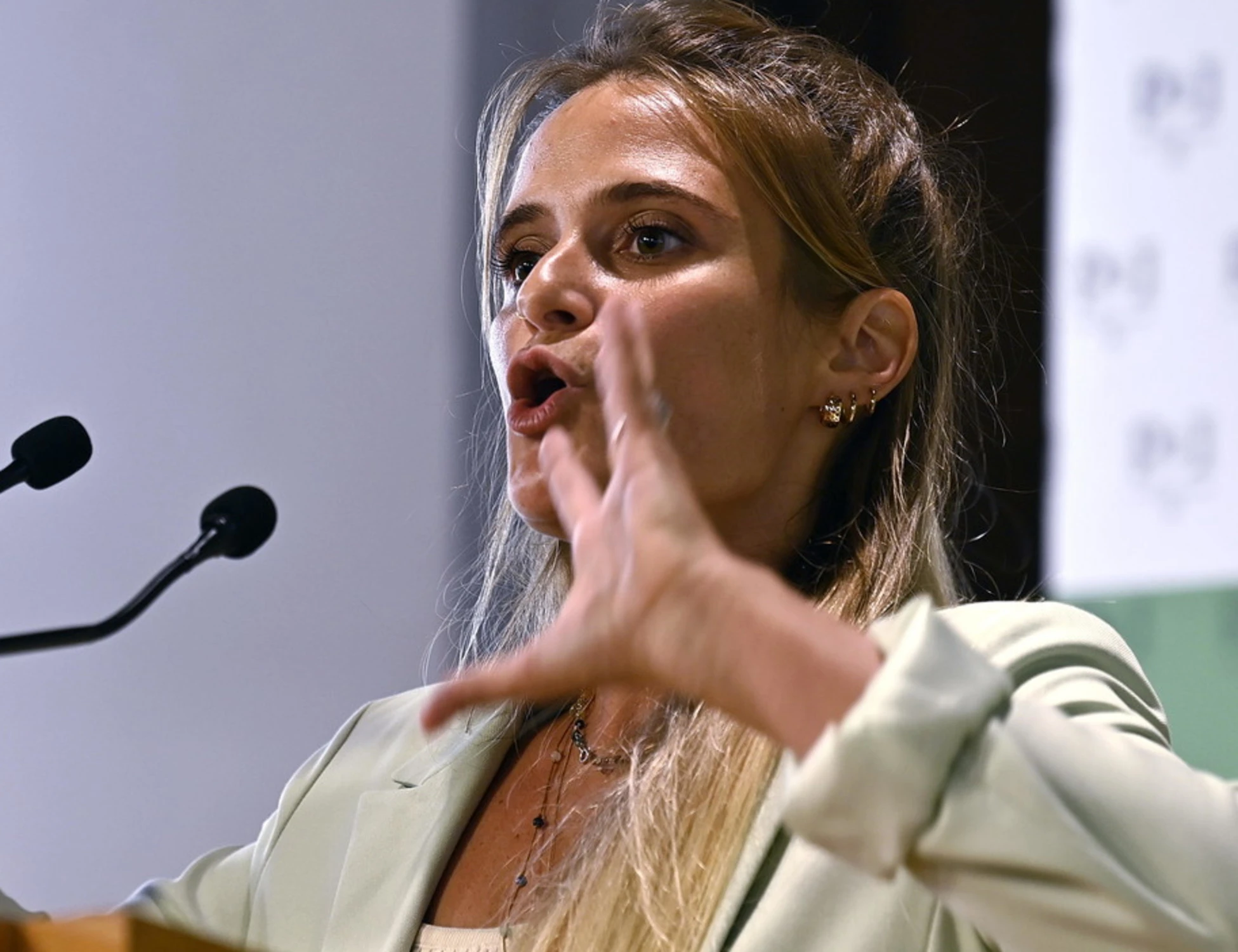 Sea Watch, sull'Ong cala la mannaia del governo. E Giorgia Linardi frigna