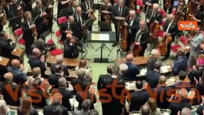 Leggi l'articolo: 80 anni Costituente, stretta di mano tra Mattarella e Meloni dopo discorso Presidente Repubblica