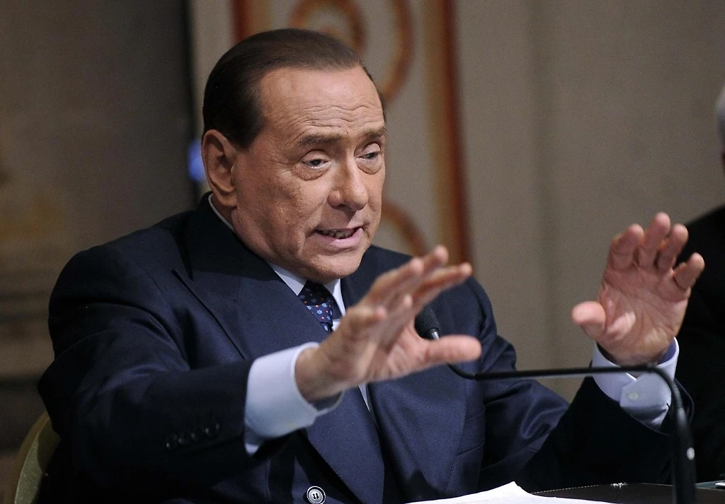 Silvio Berlusconi si autosospende dalla Federazione cavalieri del lavoro