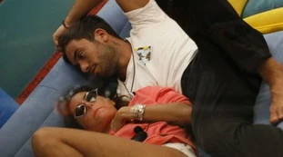 Elisabetta Gregoraci e Pretelli, al GF Vip il video "clandestino". "Segreti inconfessabili, chiedi alla psicologa"