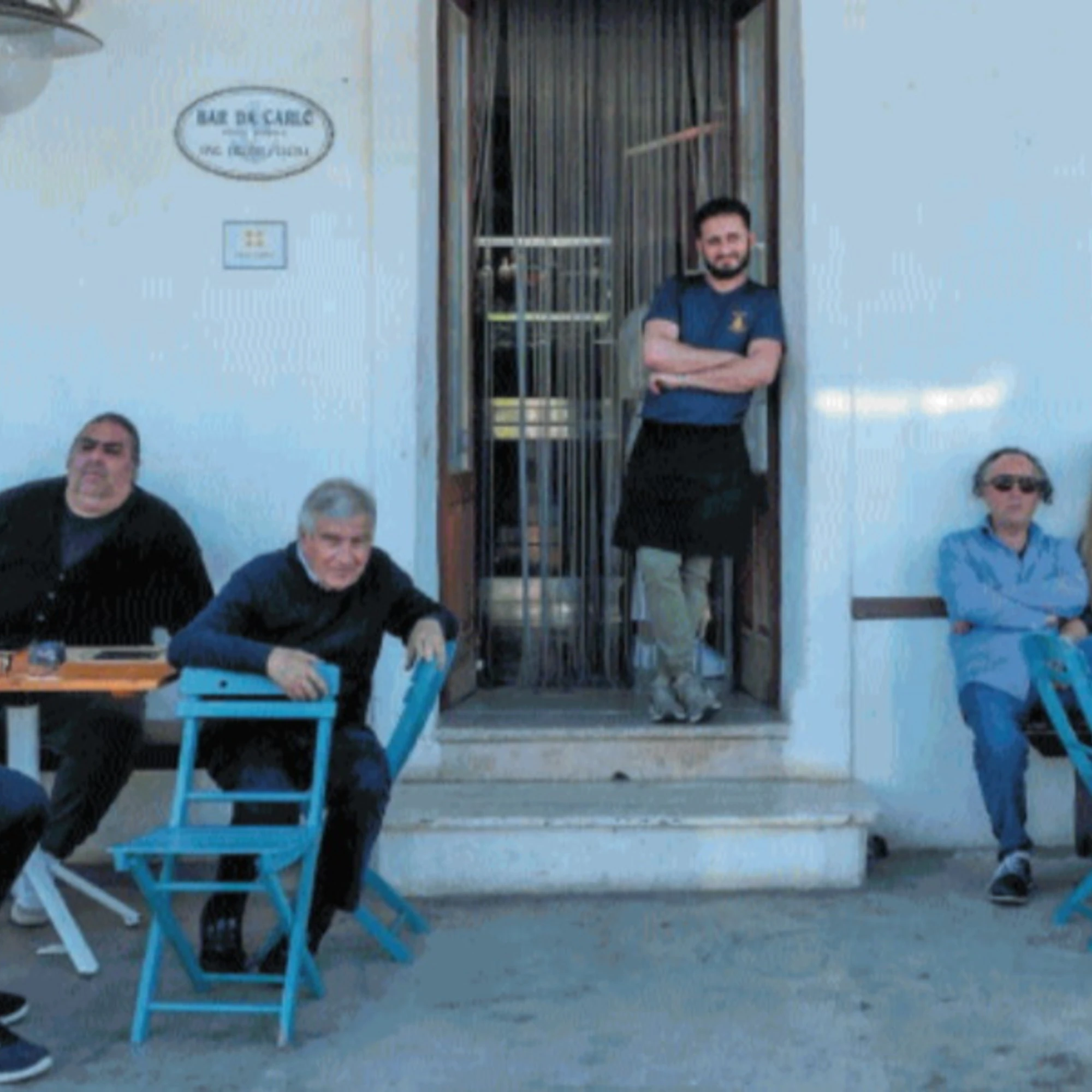 Il bar, ultimo baluardo contro la solitudine