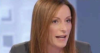 Lucia Borgonzoni, gaffe clamorosa per Stefano Bonaccini: "Il maestrino scambia Cervia per Milano Marittima"