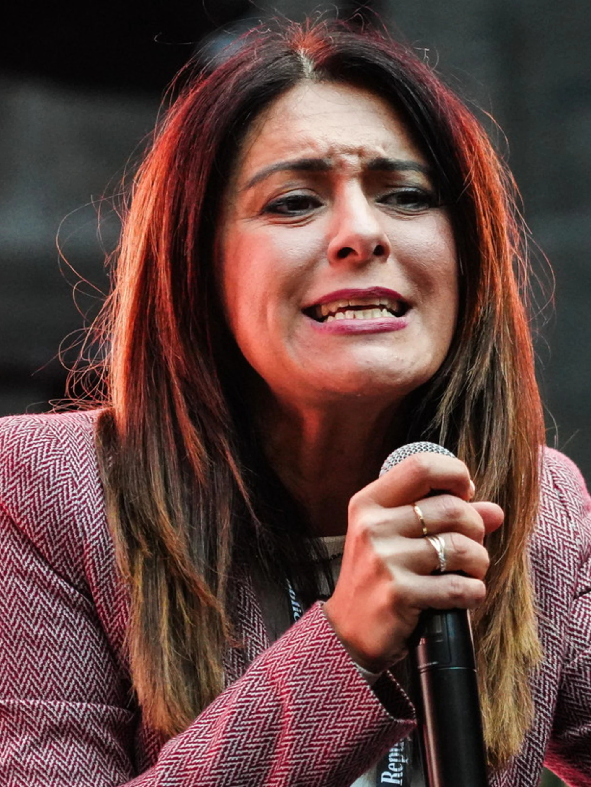 Pina Picierno senza vergogna contro Giorgia Meloni: "Meglio l'elogio del manifesto della razza"