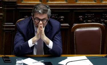 "Sospendere il patto di stabilità": la richiesta del governo, clamorosa sfida alla Ue