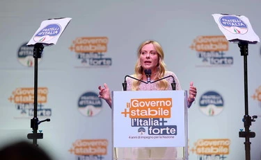 https://media.liberoquotidiano.it/88i3Wxttsoi1S0VvHgn-2E4jnc-5gZ6DAotmqQ-xqtQ/width:800/quality:90/aW1hZ2VzLzIwMjYvMDkvMDYvMTAwMTM0MTg5LWY2M2UzOThjLTQzMTItNDhiNi04NGUwLTYyMWQyZmM3Yjg0NS5qcGc.webp