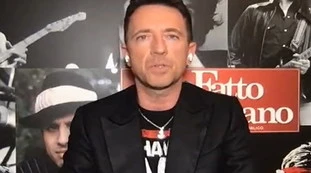 Andrea Scanzi, "gli italiani mi devono ringraziare"? Vaccino, si copre ancora di ridicolo: "... ma rifarei tutto"