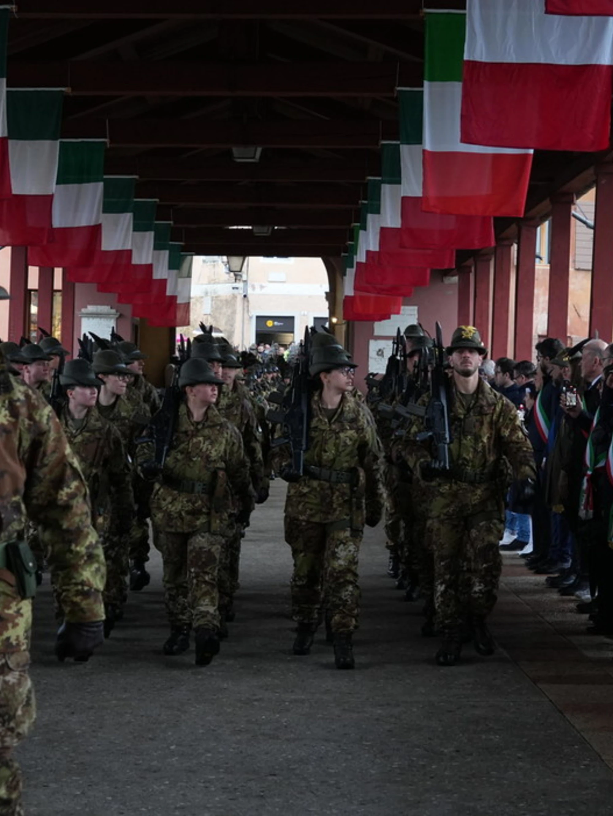 "Stupratori e assassini": quanto fango sui militari