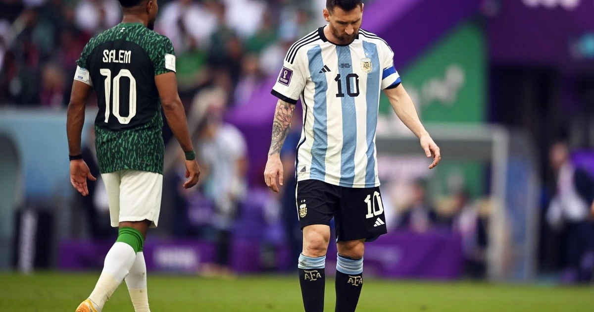Qatar 2022, "Messi vaff***". Si scatena una brutale rissa: pugni e calci, immagini forti