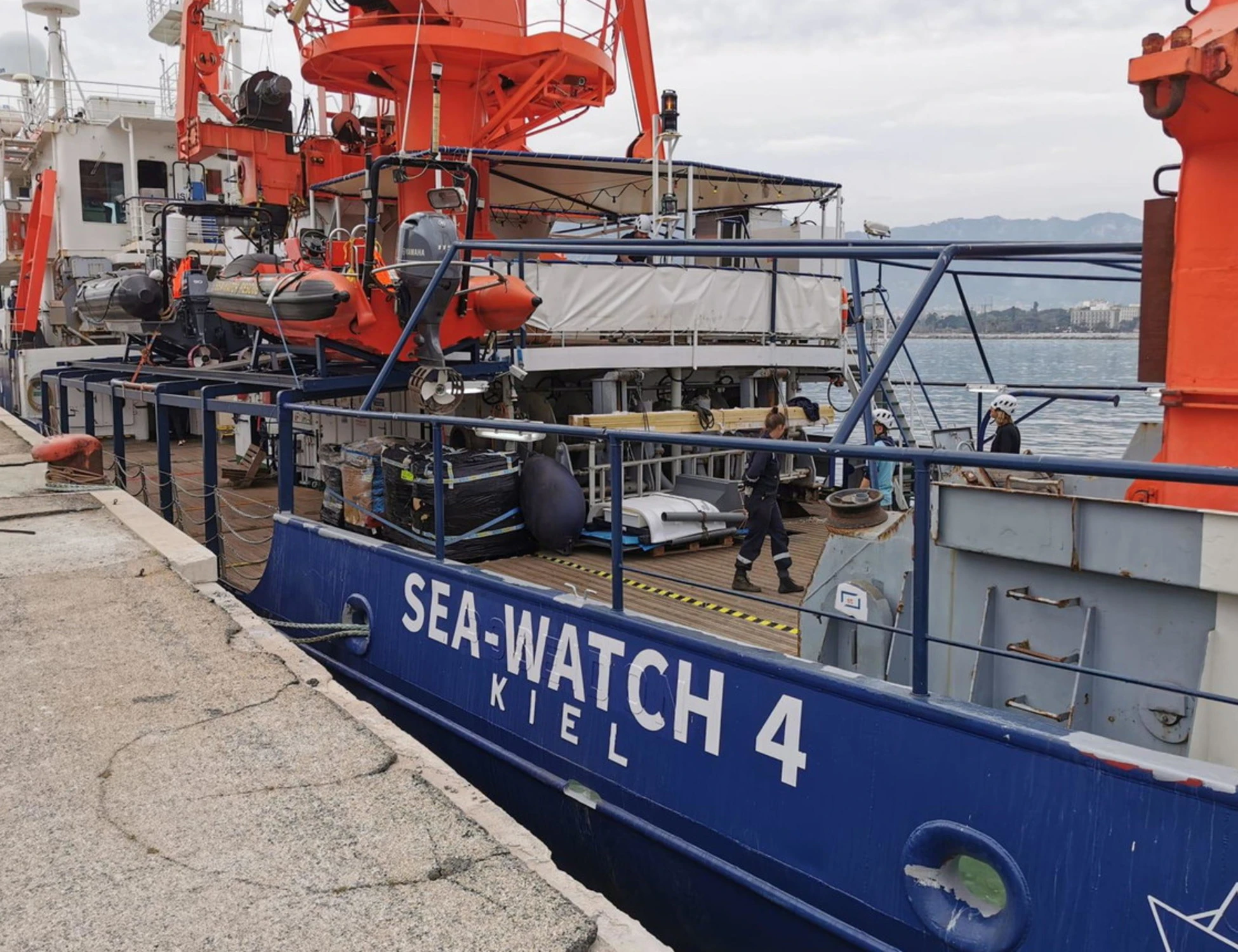 Sea Watch, l'Ong chiede aiuto alle toghe: "45 giorni di stop, non lo accettiamo"