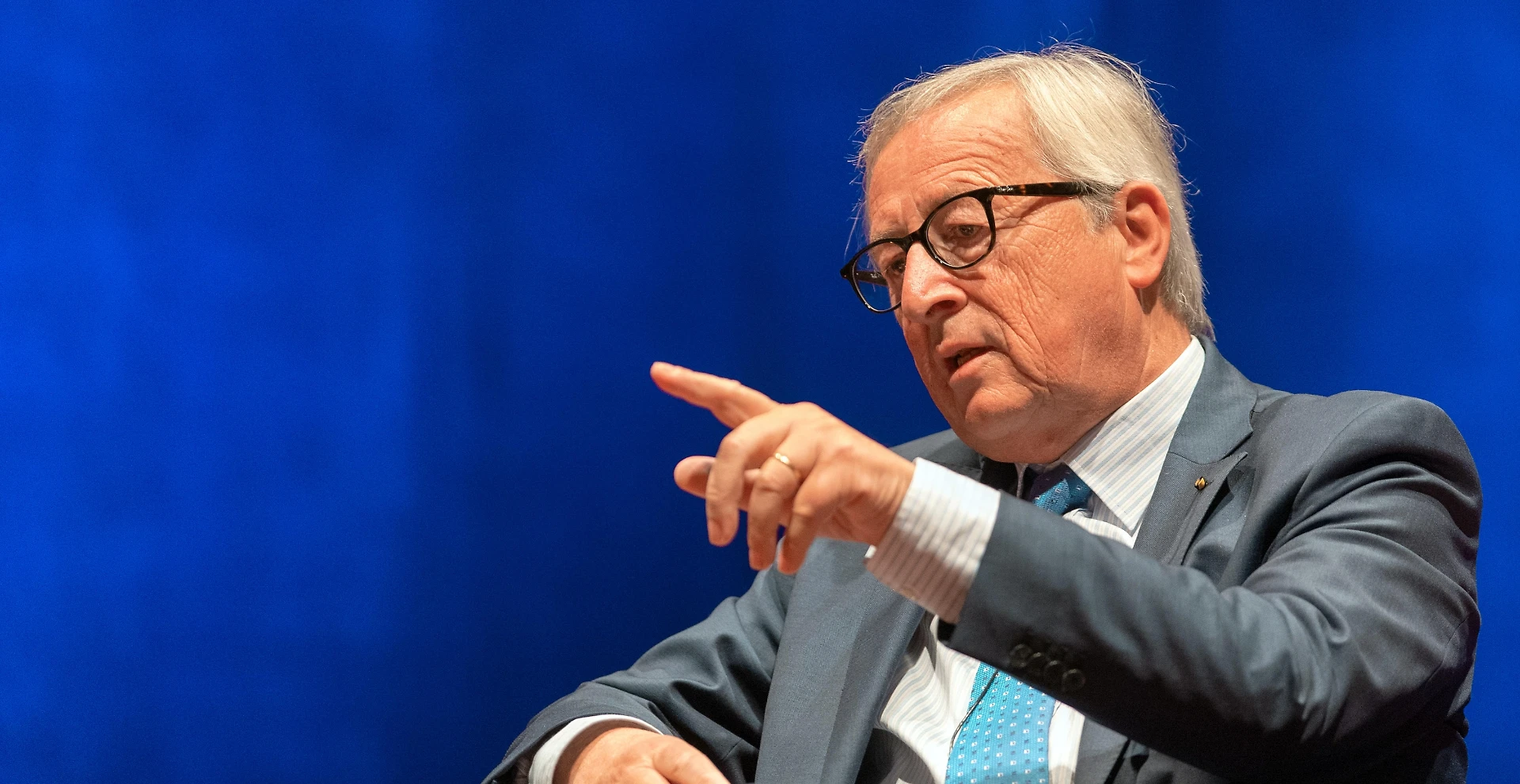 "Fine dell'euro, Italia come la Grecia". Jean-Claude Juncker minaccia, Matteo Salvini lo asfalta: "Ora noi..."