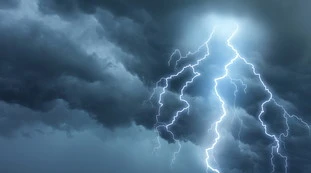 Meteo, weekend del 1° maggio rovinato: temporali estivi, le regioni sommerse d'acqua