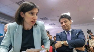 Pd contro M5s alla Camera su de-escalation e armi all'Ucraina: ecco il "campo largo"...