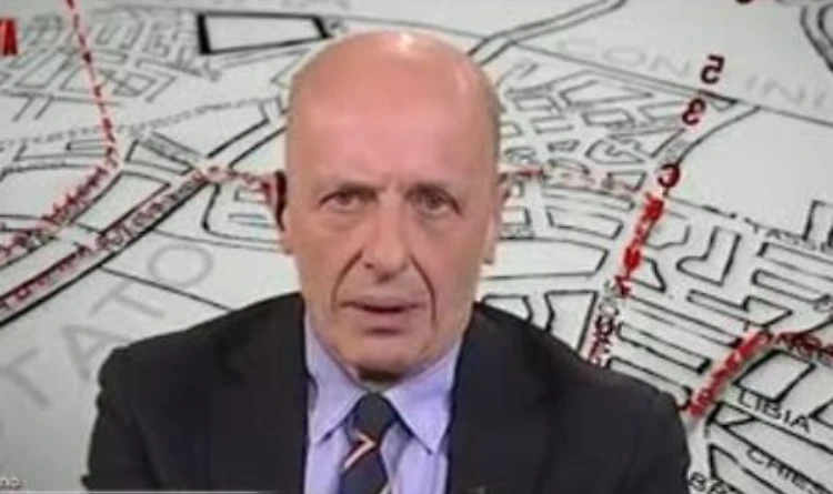 Vaticano, l'attacco di Alessandro Sallusti: "Ma che esclusiva del rosario?". Il direttore oggi difende Salvini