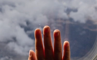 "Io la cintura non la allaccio": volo cancellato per un bimbo