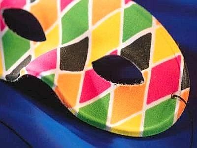 Riciclo ed eco-sostenibilità al Carnevale di Venezia, si riciclano lampadine