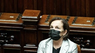 Luciana Lamorgese, un ministro colabrodo: Italia invasa, le cifre-choc dell'immigrazione nel 2021. E rispetto a Salvini...