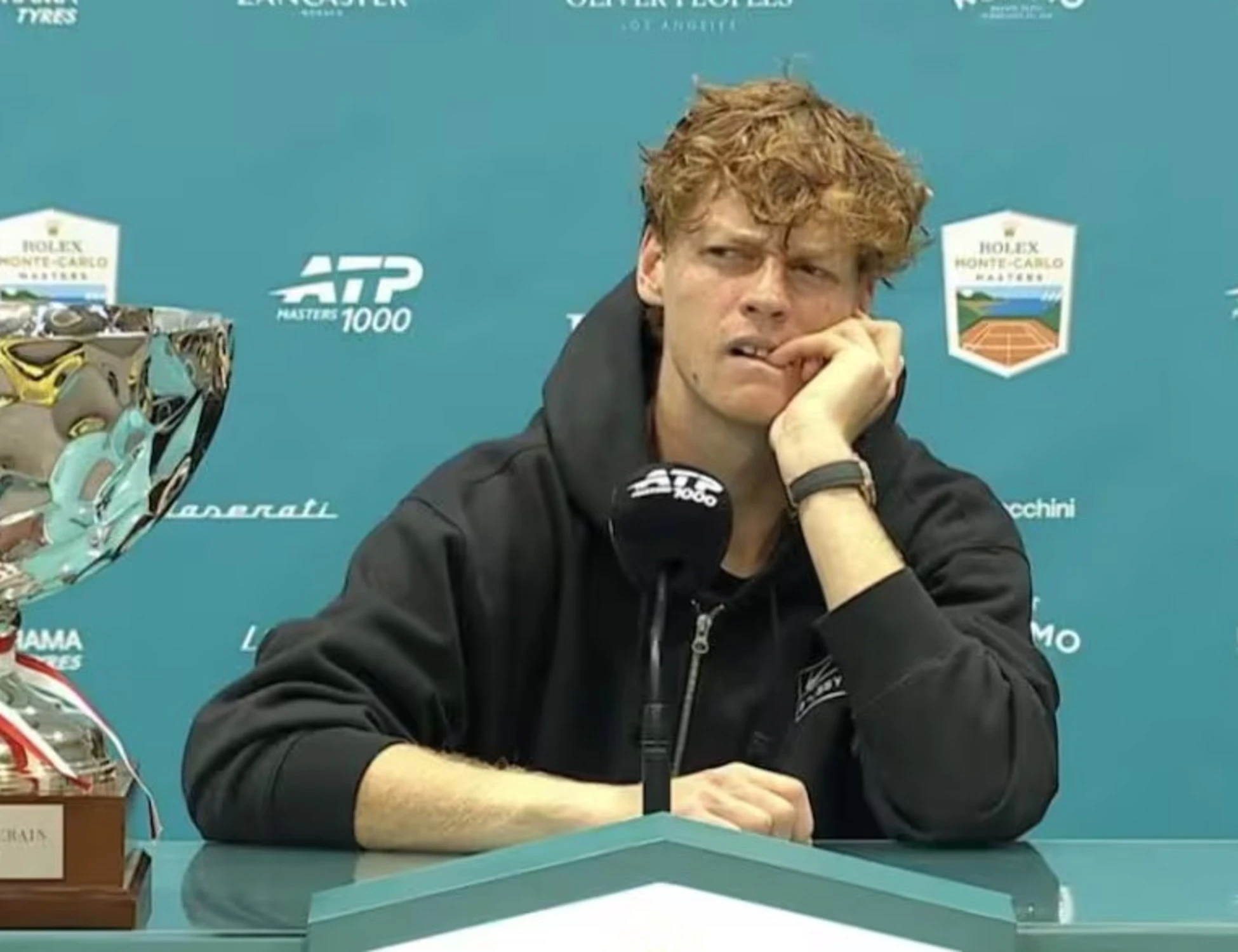 Jannik Sinner spiazzato dopo la domanda sull'Inno di Mameli: "O no?"