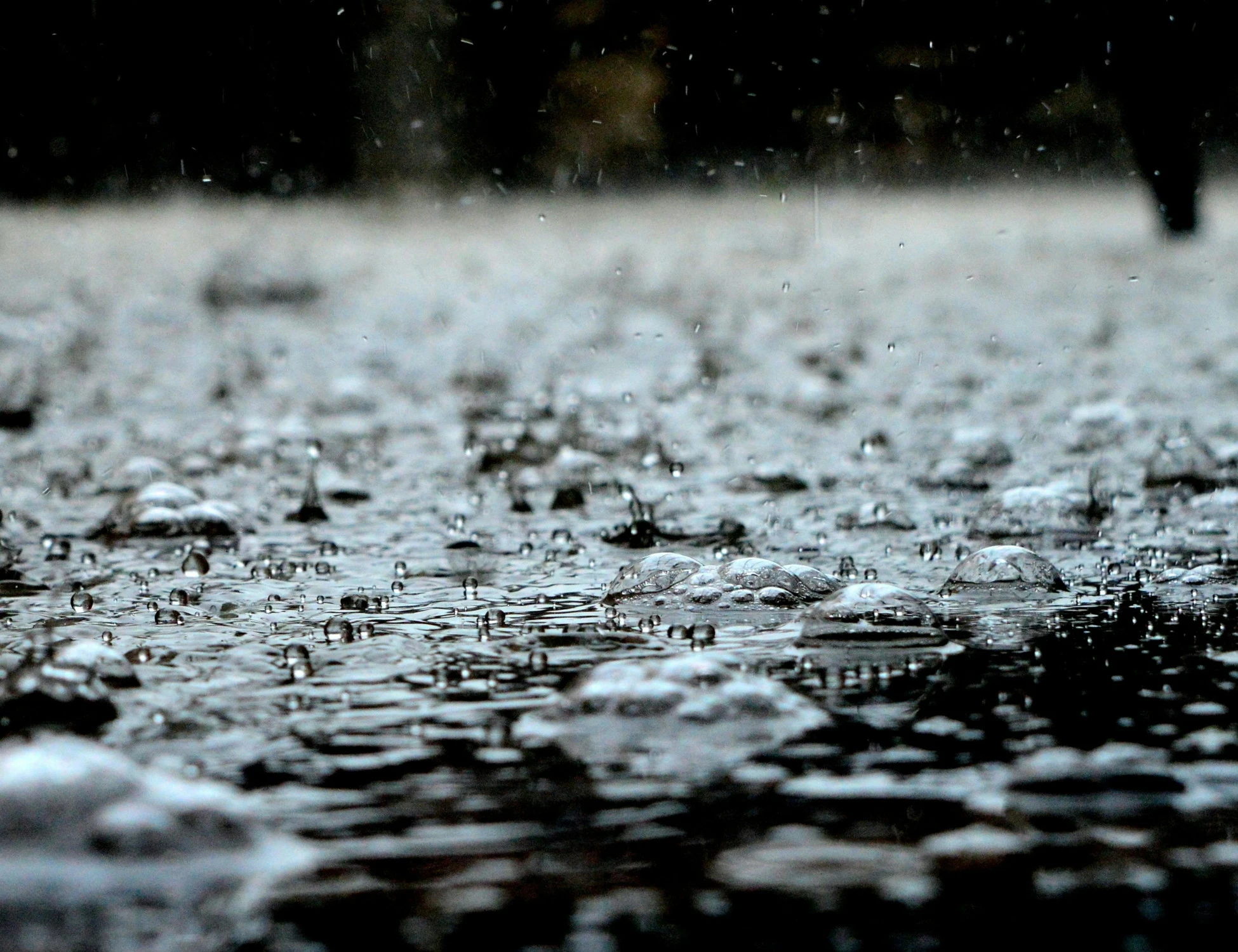 Meteo, "pioggia e alta pressione": weekend rovinato, ecco dove