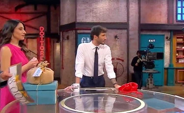 Affari Tuoi, la cospirazione per Tananai: clamorosi sospetti su De Martino