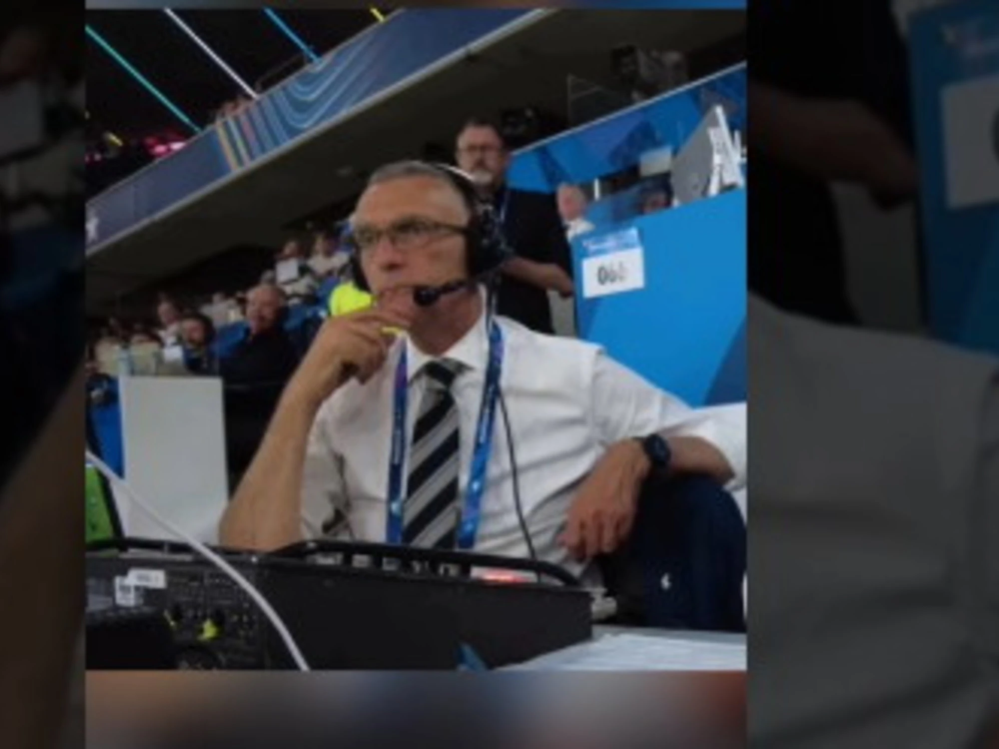 Beppe Bergomi impazzito a Napoli: "C... vuoi?", mani addosso al tifoso allo stadio