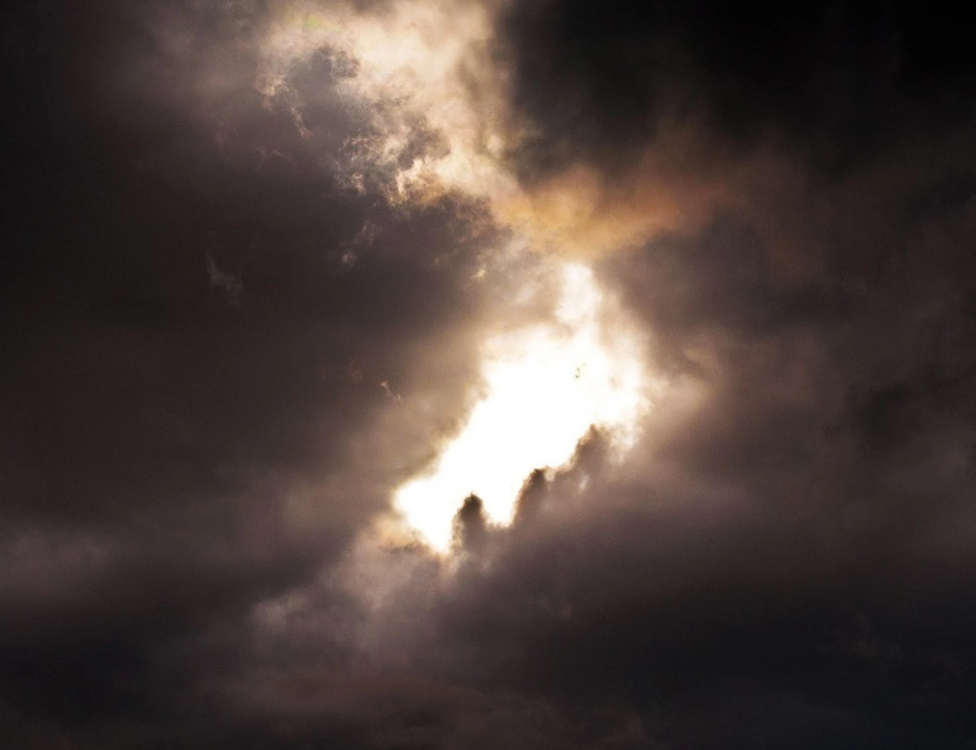 Meteo, crollo termico e grandinate: la data del ribaltone