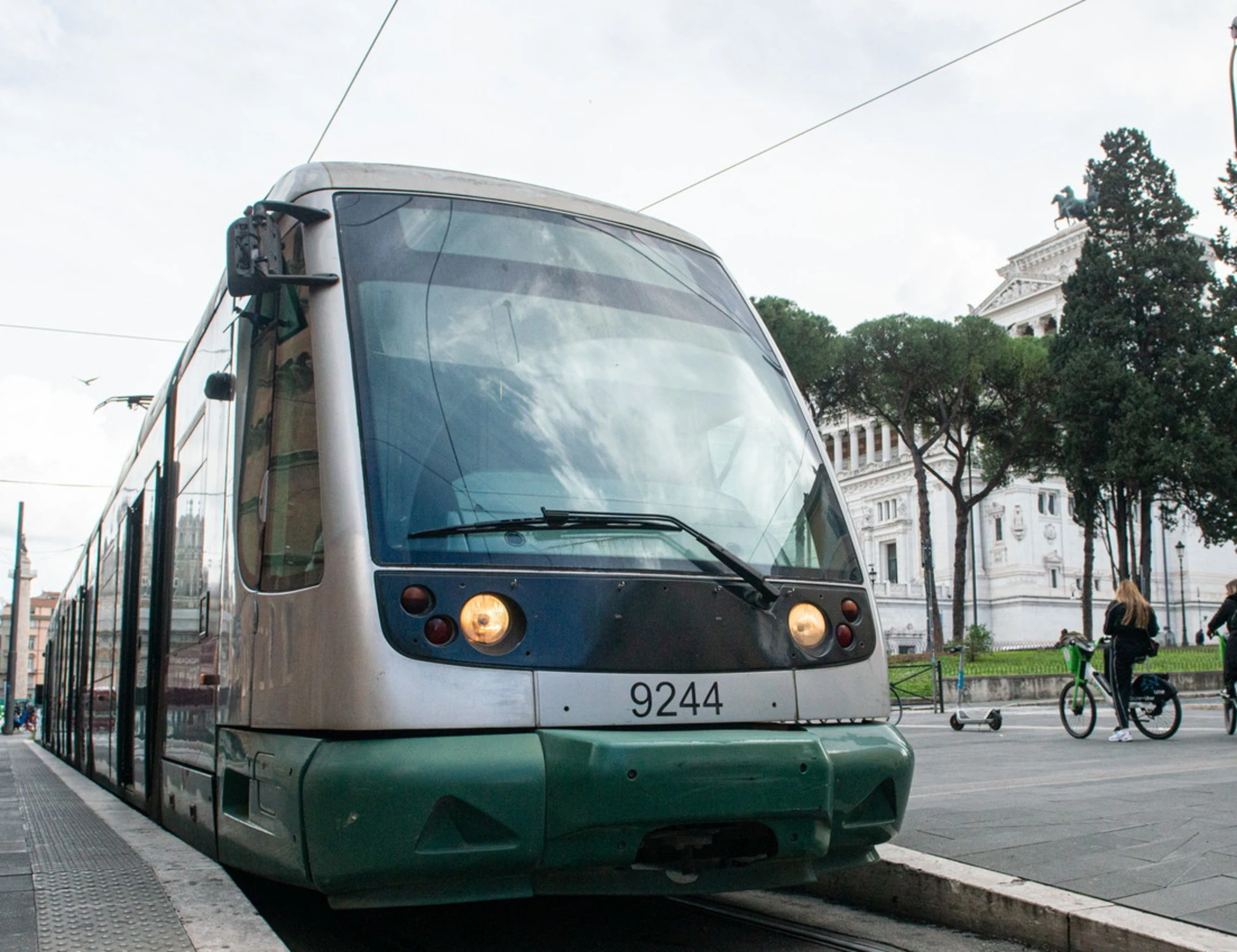 Roma, tamponamento tra tram: 10 feriti, mistero sulla dinamica