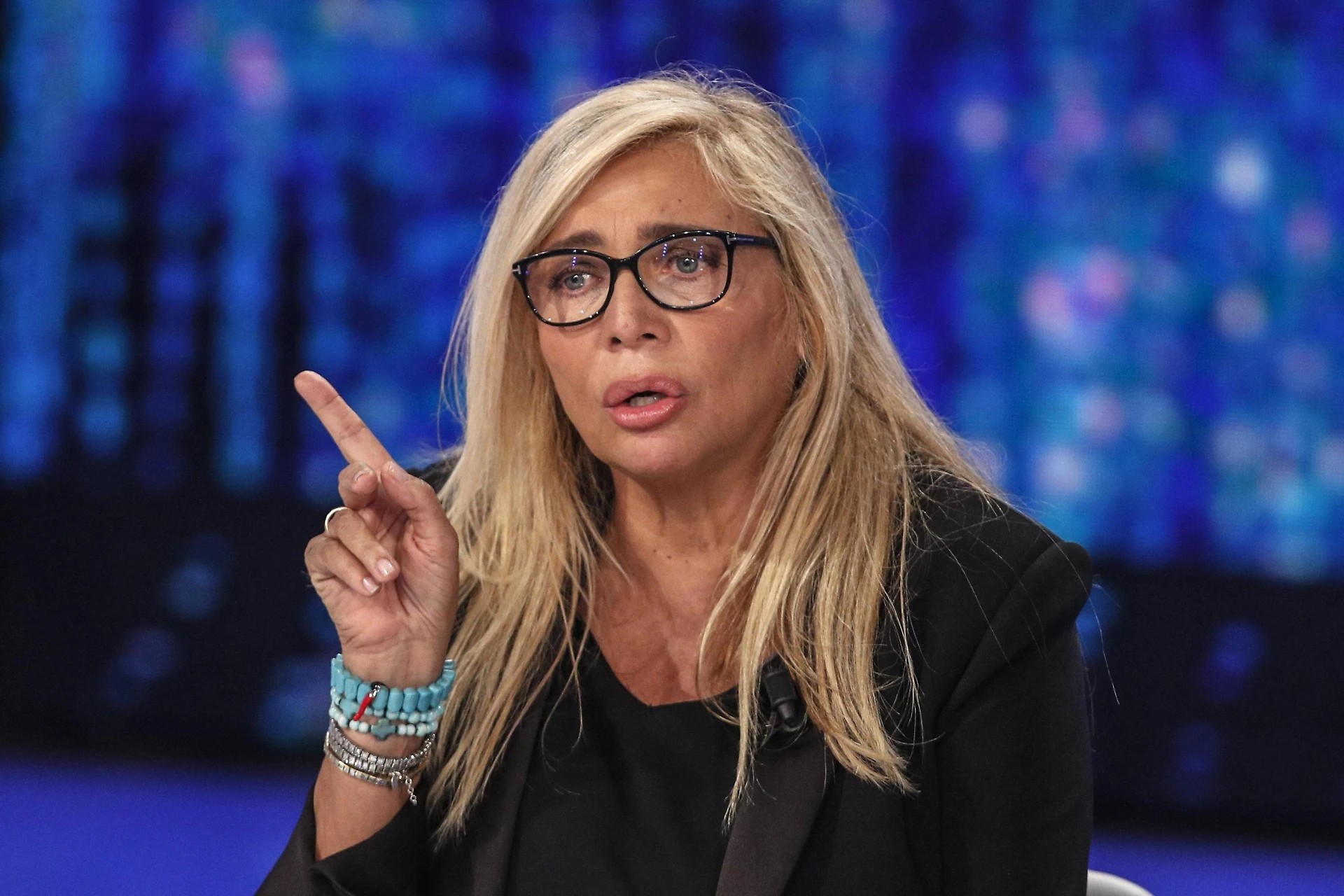 Domenica in, l'allusione spinta di Mara Venier con Alba Parietti e Simona Izzo: "E tu gliel'hai data..."