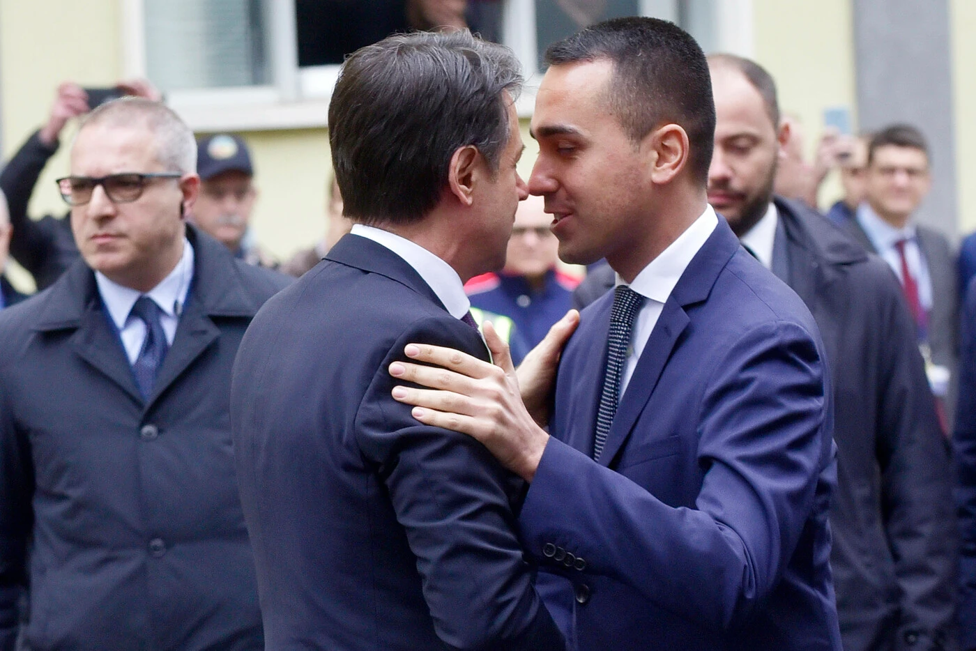 Luigi Di Maio e Conte, "tutto orchestrato di concerto". Retroscena sul premier: Siri, vendetta su Salvini