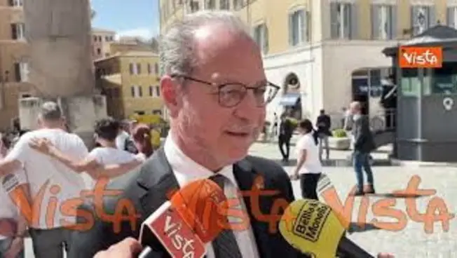 Leggi l'articolo: Mulè su salario giusto: Rispetta la persona, salario minimo comprime aspettative verso il basso