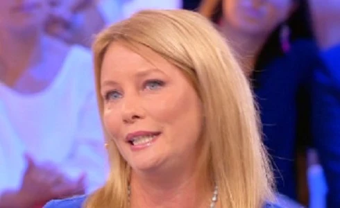 Ricordate Flavia Vento? L'ex bambolina bionda vive un dramma sessuale, come è ridotta / Guarda