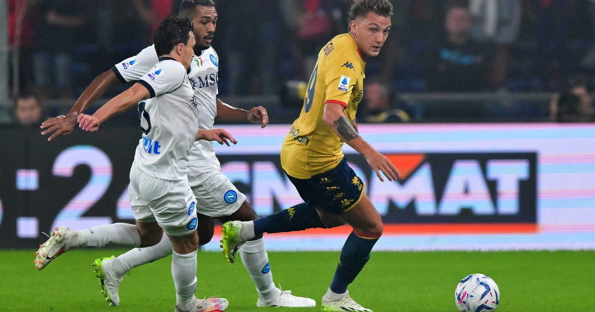 Napoli irriconoscibile: sotto di due gol con il Genoa, pareggio in extremis