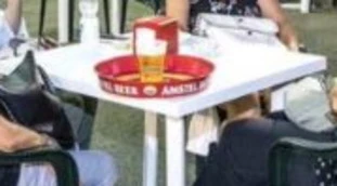 Nicola Zingaretti, anche Radio Savana lo sbeffeggia: "Code e ore di attesa alla Festa dell'Unità", una foto desolante