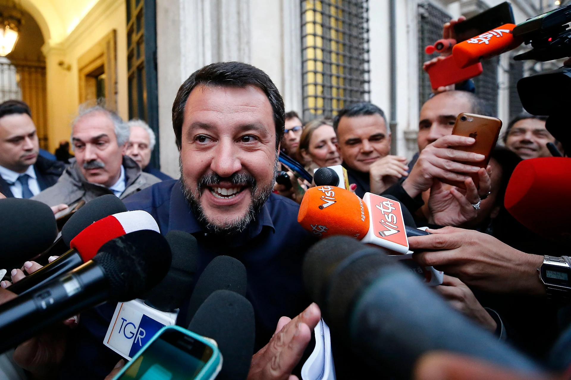 Matteo Salvini stufo di Giuseppe Conte: "Basta, si torna a votare". Governo a un passo dal crollo
