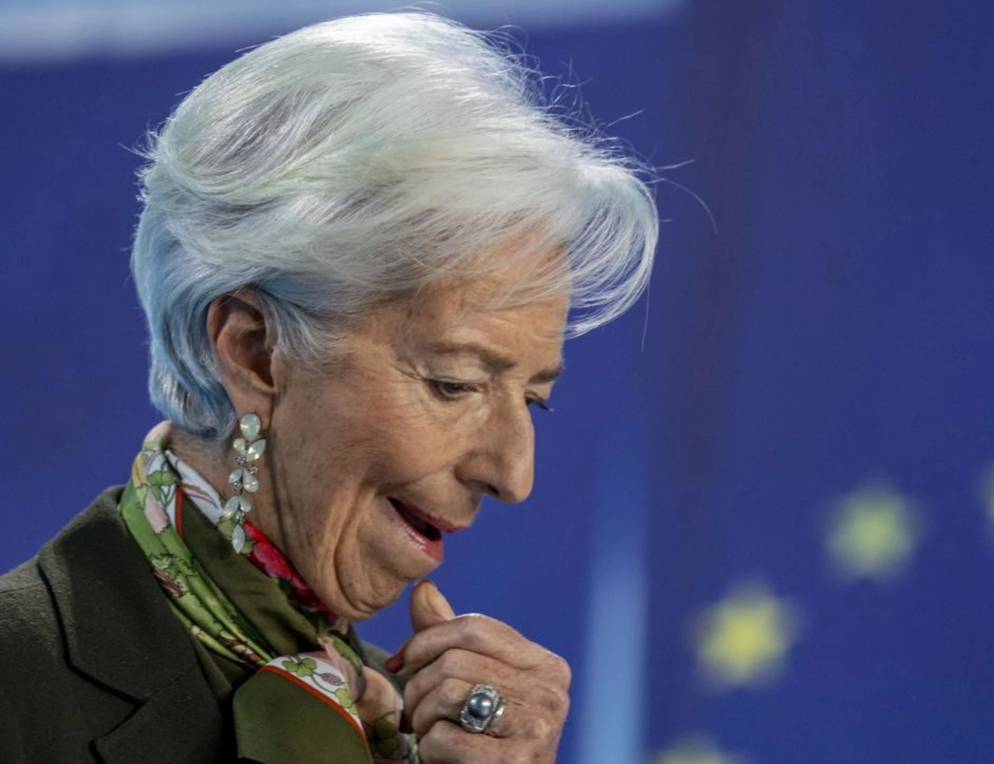 Christine Lagarde, da chi percepisce uno stipendio: scandalo alla Bce