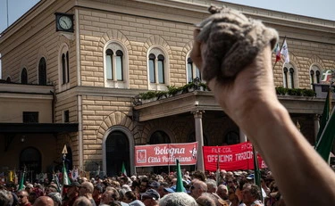 Strage di Bologna, accusano Meloni e Fratelli d'Italia per l'orrore del 2 agosto