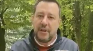 Matteo Salvini contro Giuseppe Conte dopo il dpcm: "Basta inseguire i baristi, scaricato tutto sulle spalle delle famiglie"