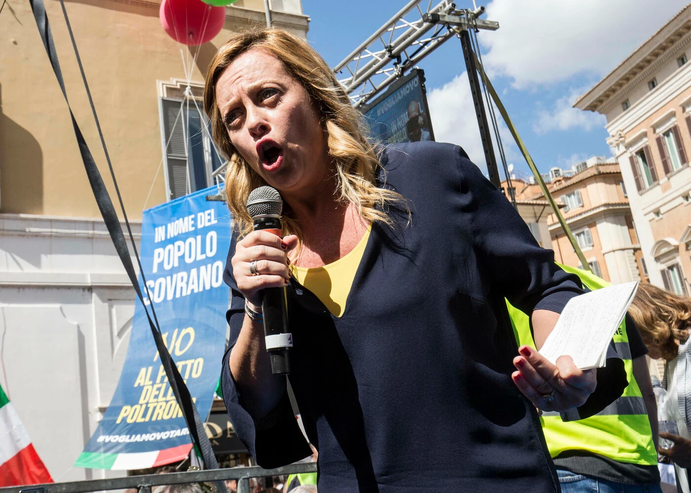 Giorgia Meloni invita Giuseppe Conte ad Atreju: il premier nella "fossa dei leoni" sovranisti di FdI