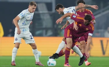 Serie A, aggancio in vetta riuscito per l'Inter: Roma ko all'Olimpico