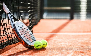In Italia è illegale licenziare perfino chi gioca a padel mentre è in malattia