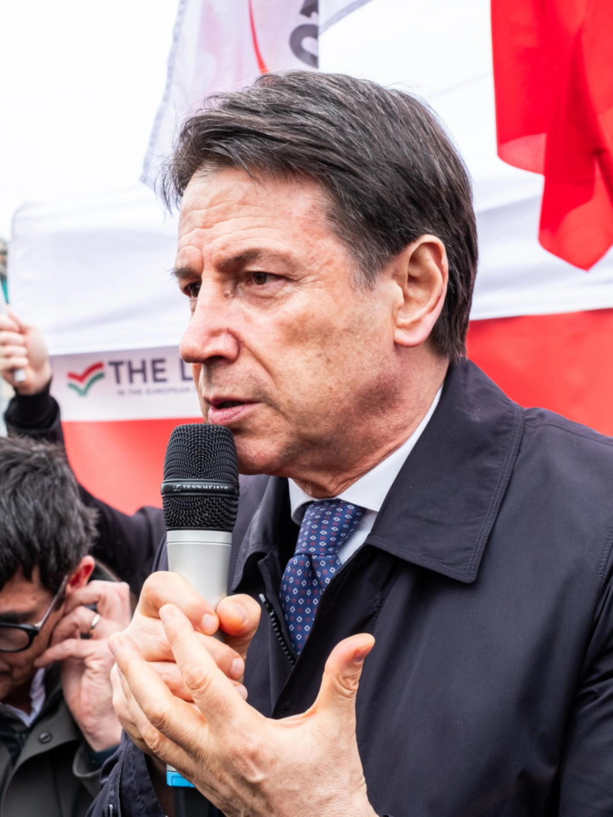 Sondaggio Termometro Politico, M5s ruba voti al Pd: la rimonta di Conte su Schlein, tutte le cifre