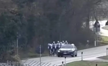 Veneto, spari in strada contro la squadra di Alessandro Petacchi: ciclismo sotto-choc