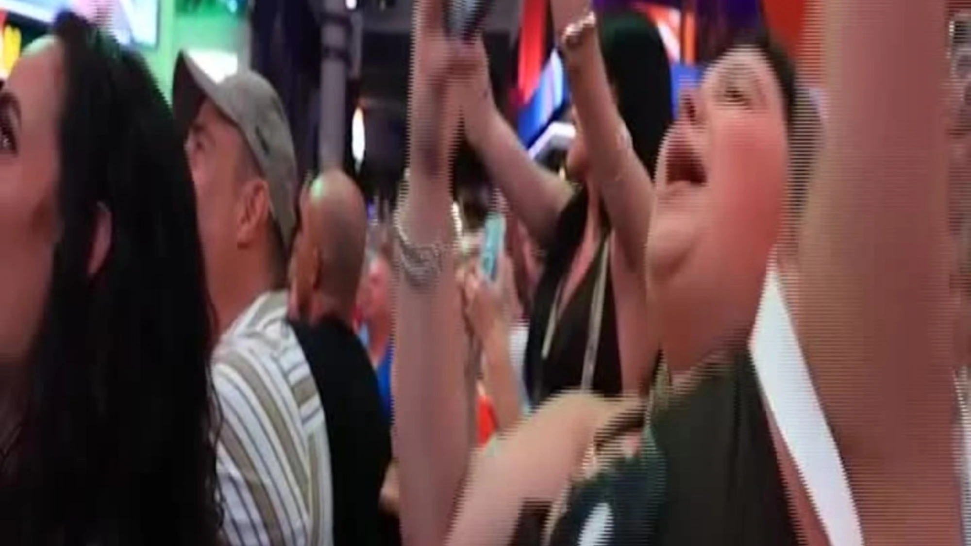 Super Bowl 2026, in migliaia in piazza a Porto Rico per l'halftime show di Bud Bunny